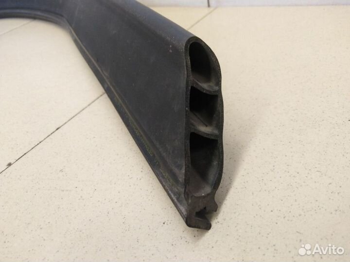 Уплотнитель капота X1 E84 2009