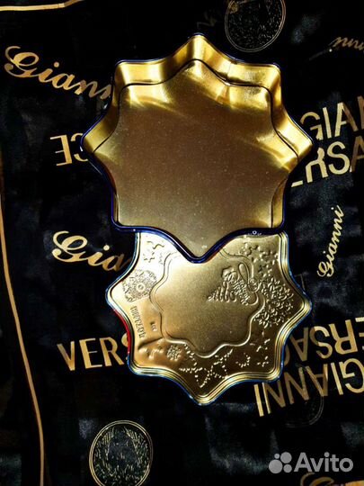 Жестяные банки, чайные коробки