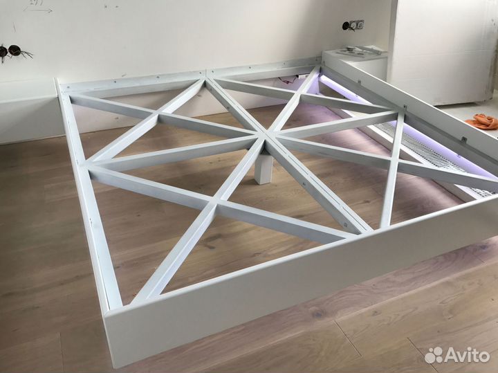 Парящая кровать