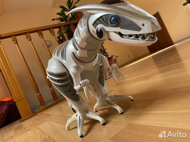 Робот динозавр