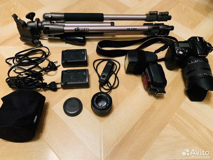Nikon D90 + объектив + вспышка + пульт + штатив