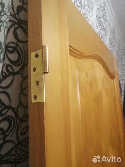 Дверь дерево с ручкой, петлями, коробкой