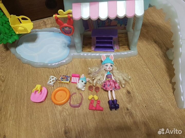 Кукла Enchantimals Биви Кролей и набор Шале в гора