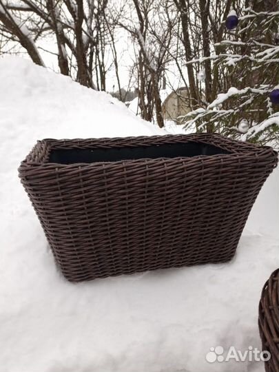 Кашпо из искусственного ротанга