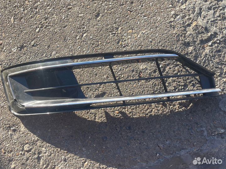 Решатка бампера правая Audi A8 D4 рест