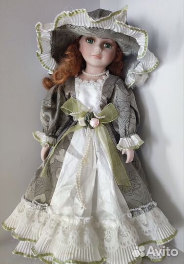 Кукла фарфоровая коллекционная