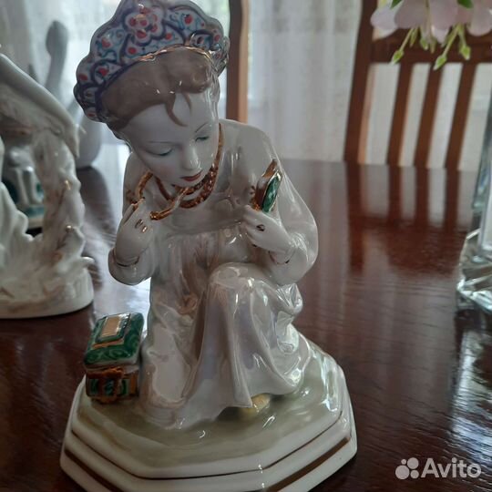 Статуэтка фарфор