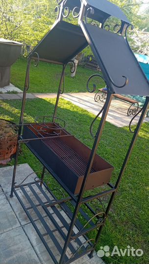 Кованый мангал с крышей