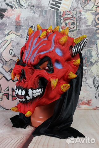Маска дьявол с шипами и зубами на хэллоуин