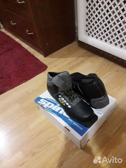 Лыжные ботинки