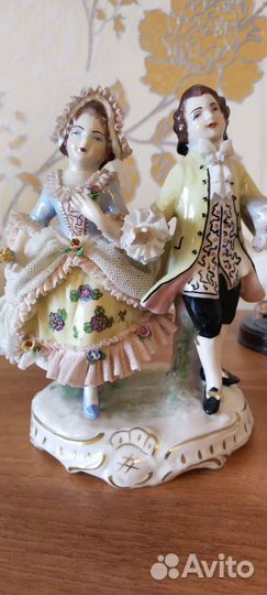 Статуэтка фарфор