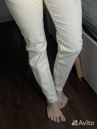 Джинсы стрейч молочные новые