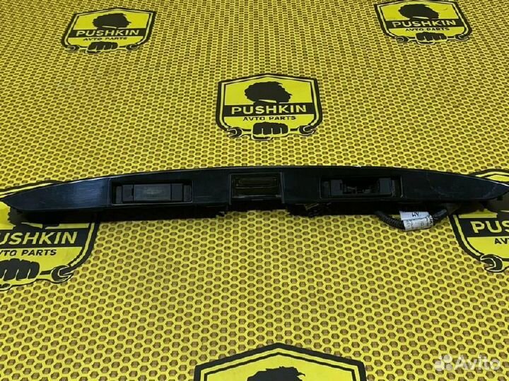 Накладка крышки багажника Nissan Note