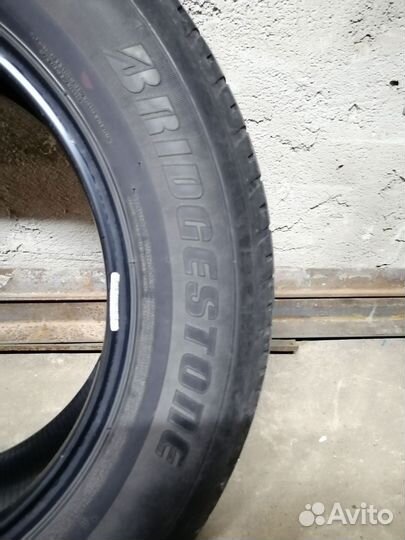Bridgestone Dueler H/T 687 225/65 R17 102H