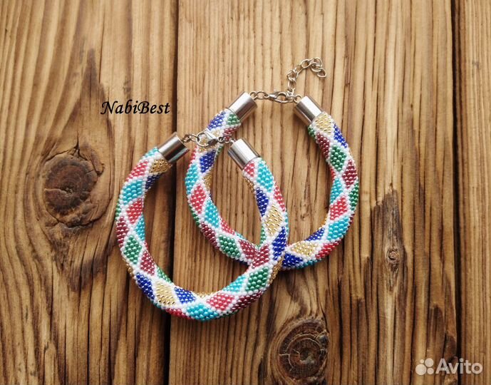 Браслет / жгут / украшение из бисера