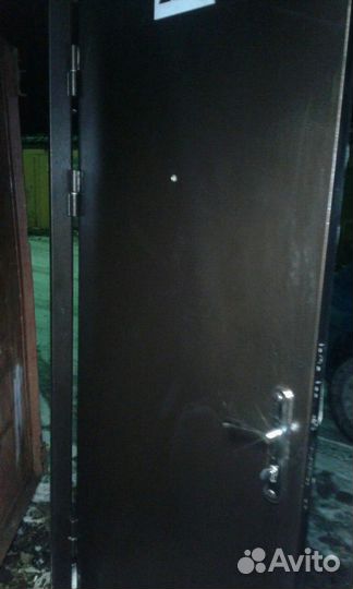 Дверь уличная