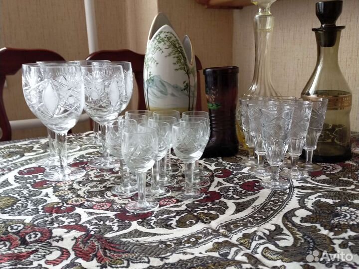 Скатерть ГДР, фужеры, рюмки,вазы,штофы