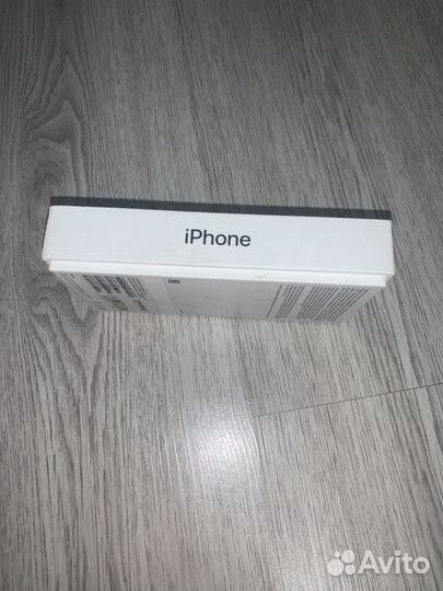 Коробка от iPhone se 2020