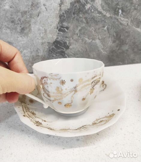 Чашки с блюдцами из фарфора