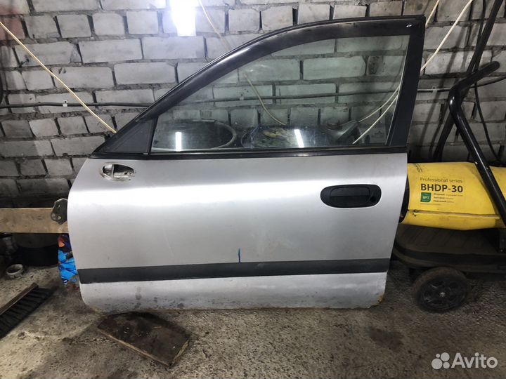 Дверь mitsubishi каризма