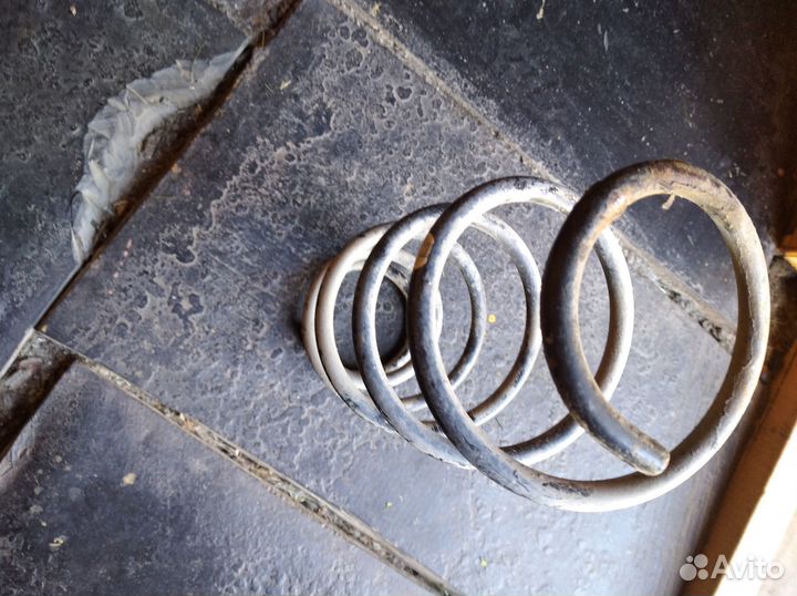 Пружина передняя toyota yaris 2005 - 2011 vitz