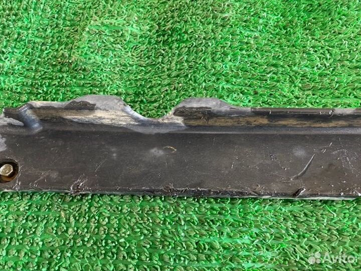 Накладка бампера прав. зад. Toyota Land Cruiser, L