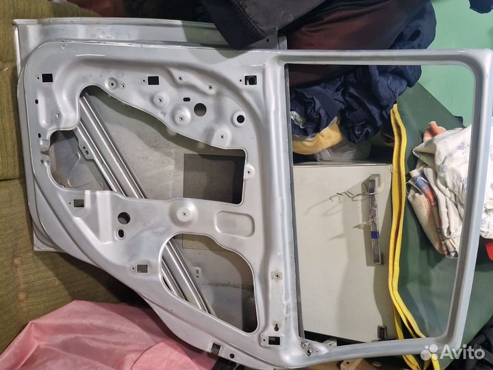 Дверь задняя правая seat toledo 3