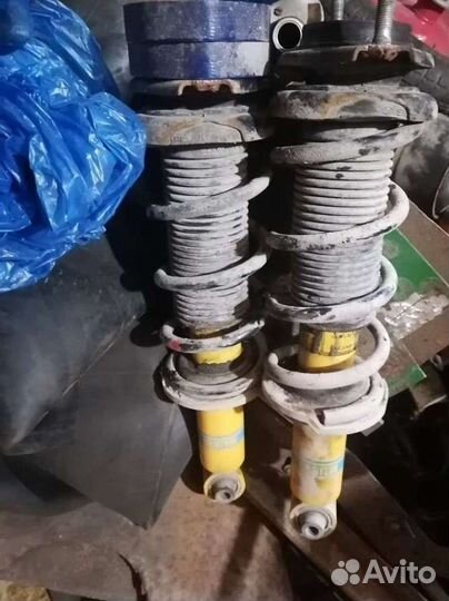 Задние стойки, амортизаторы Bilstein Subaru