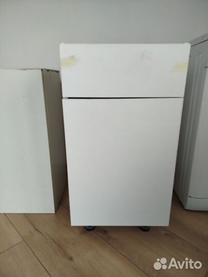 Пара кухонных шкафов