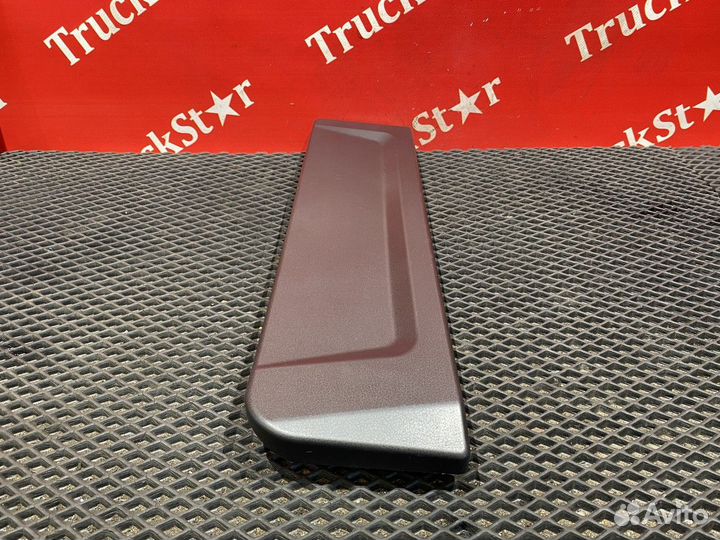 Накладка переднего бампера правая Renault T