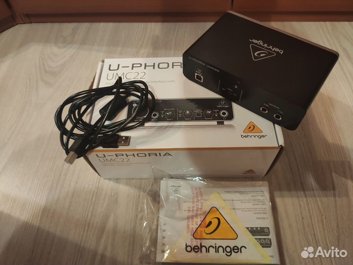 Звуковая карта Behringer UMC 22