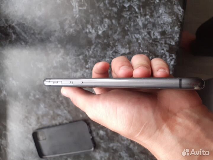 Телефон iPhone 11