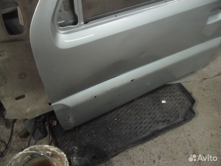 Suzuki Jimny Сузуки Джимни Дверь левая передняя)