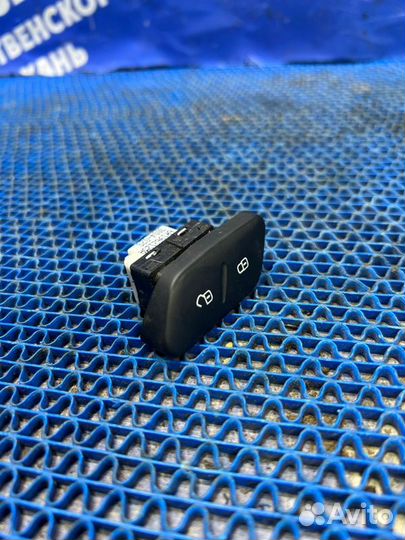 Кнопка центрального замка Volkswagen Polo 5 седан