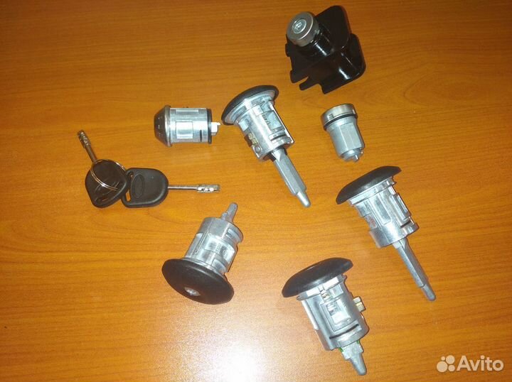 Личинки замка Форд Транзит с 2000 года