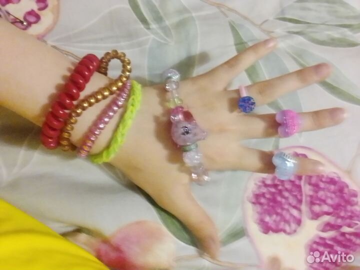 Контейнер с детскими, девчачьими штучками