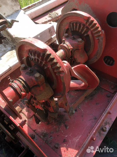 Пресс-подборщик International 553, 1990