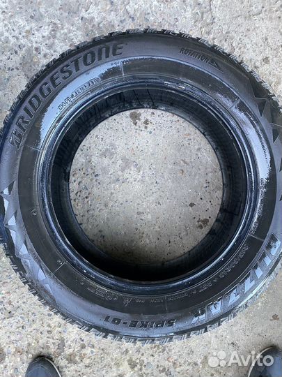 Bridgestone Blizzak Spike-01 215/60 R16