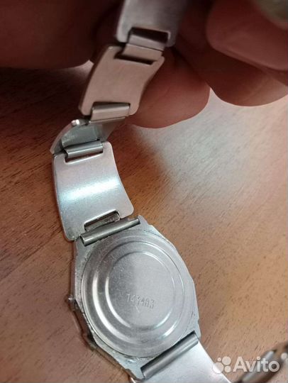 Часы наручные электроника 77а