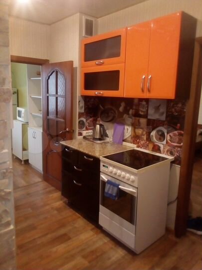 2-к. квартира, 43 м², 1/9 эт.