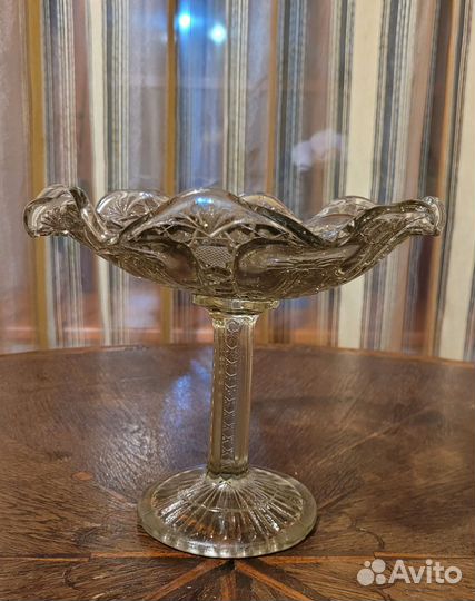 Ваза старинная на ножке