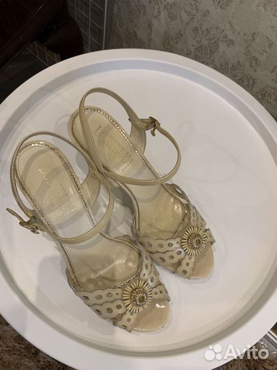 Босоножки веченние