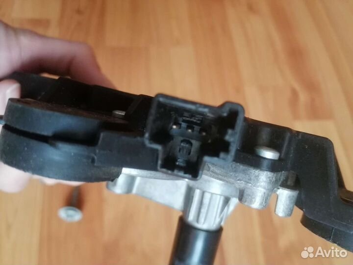 Моторчик заднего стеклоочистителя