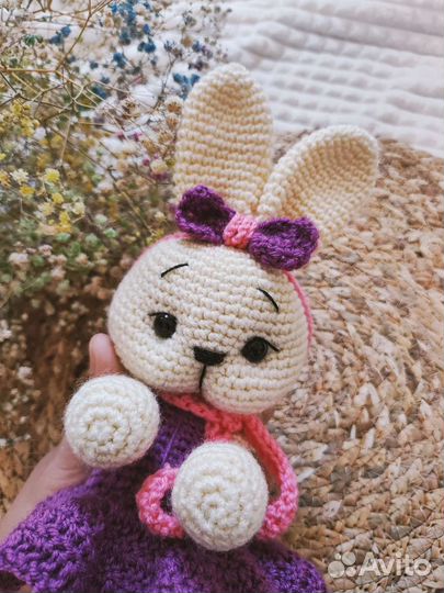 Вязаная игрушка зайка Балерина Амигуруми