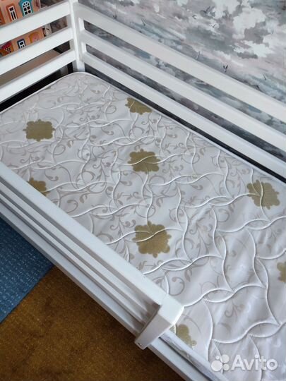 Детская кровать домик бу с матрасом