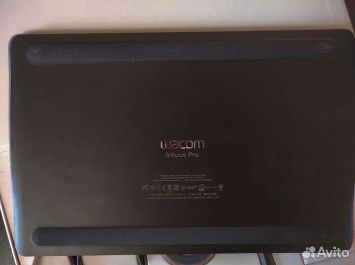 Графический планшет Wacom Intuos Pro M (PTH-660)