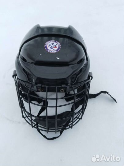 Хокейный шлем