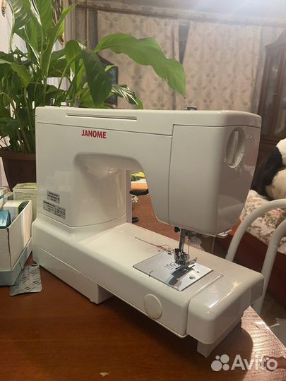 Швейная машина janome