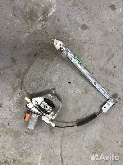 Задний левый стеклоподъемник Dongfeng s30