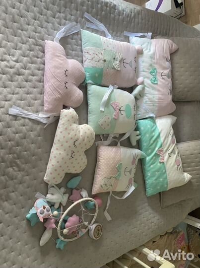 Комплект боротиков для детской кровати и одеяло